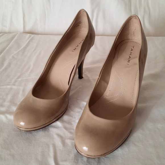Tahari Colette Heels, Toast, 6.5 - Picture 2 of 5